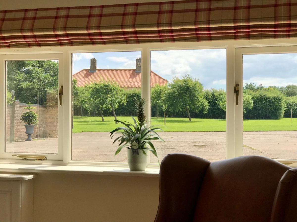 Charming Hen Cottage Countryside Retreat Lincoln Newball Extérieur photo