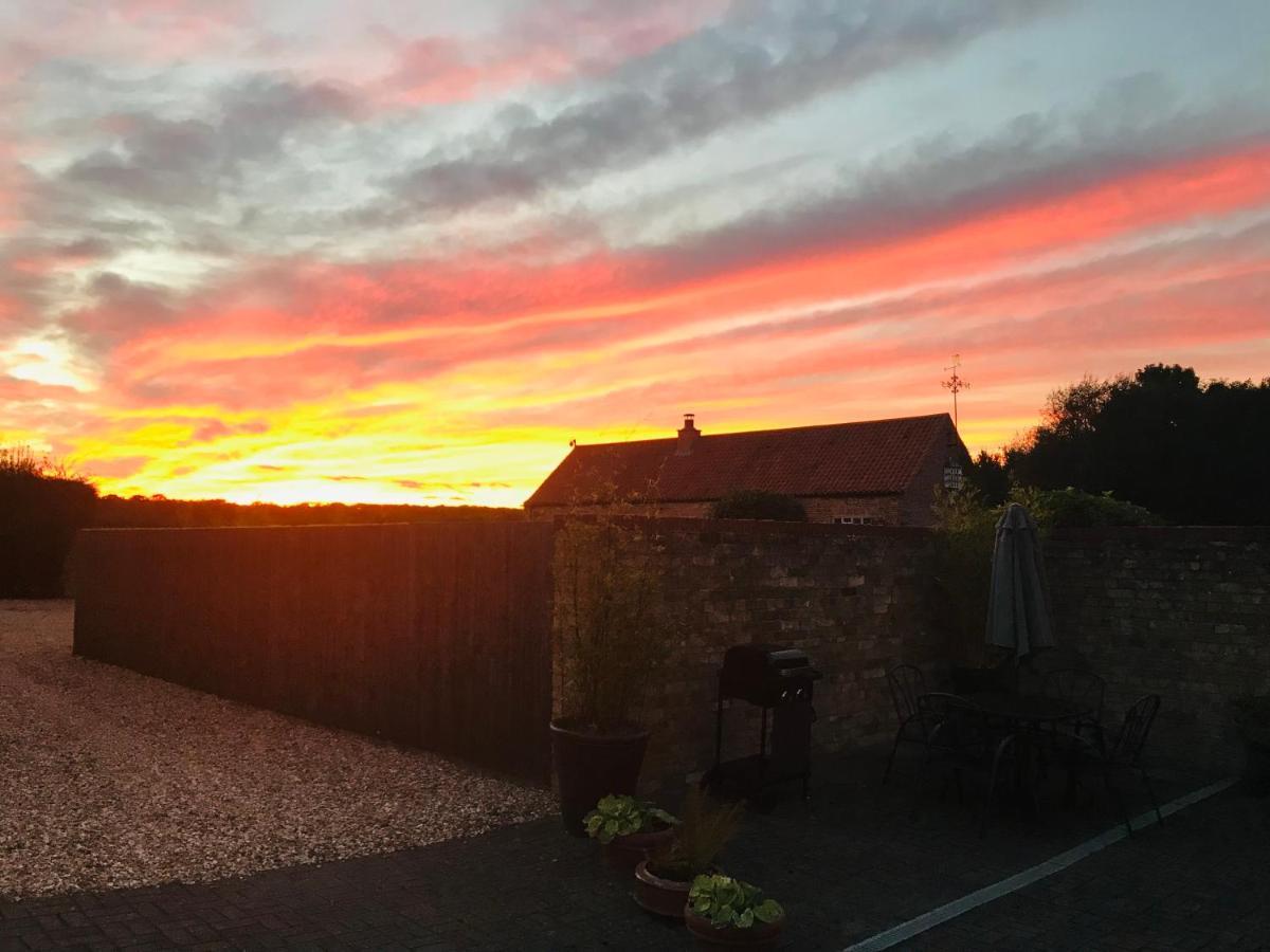 Charming Hen Cottage Countryside Retreat Lincoln Newball Extérieur photo