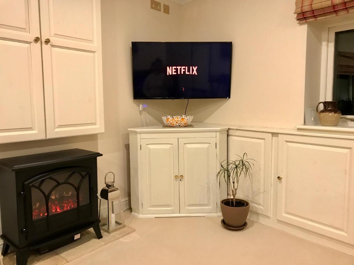 Charming Hen Cottage Countryside Retreat Lincoln Newball Extérieur photo