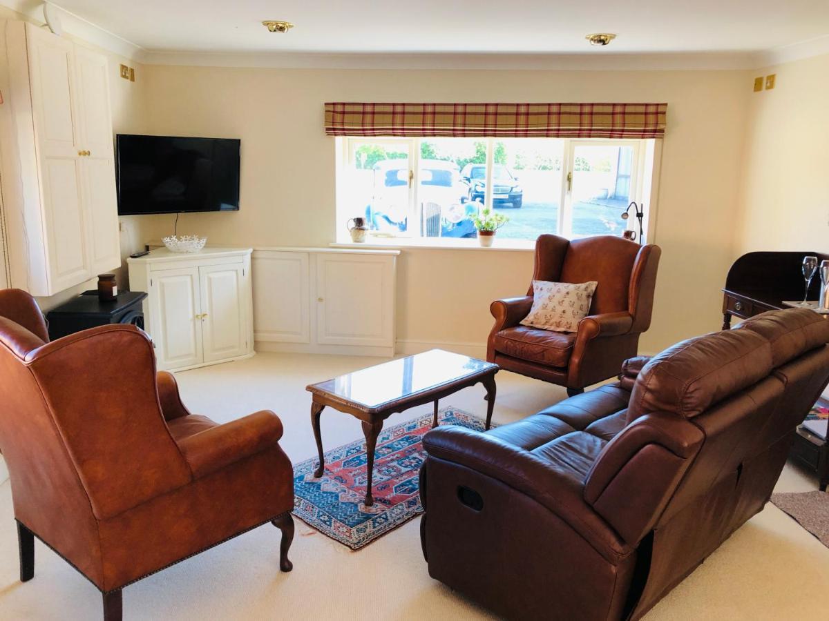 Charming Hen Cottage Countryside Retreat Lincoln Newball Extérieur photo