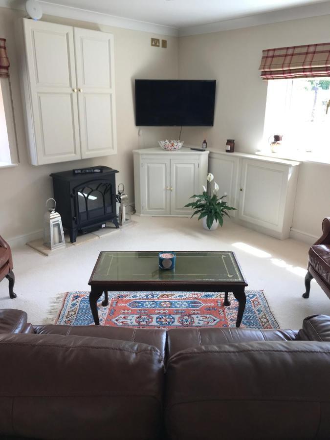 Charming Hen Cottage Countryside Retreat Lincoln Newball Extérieur photo