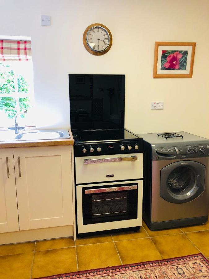 Charming Hen Cottage Countryside Retreat Lincoln Newball Extérieur photo