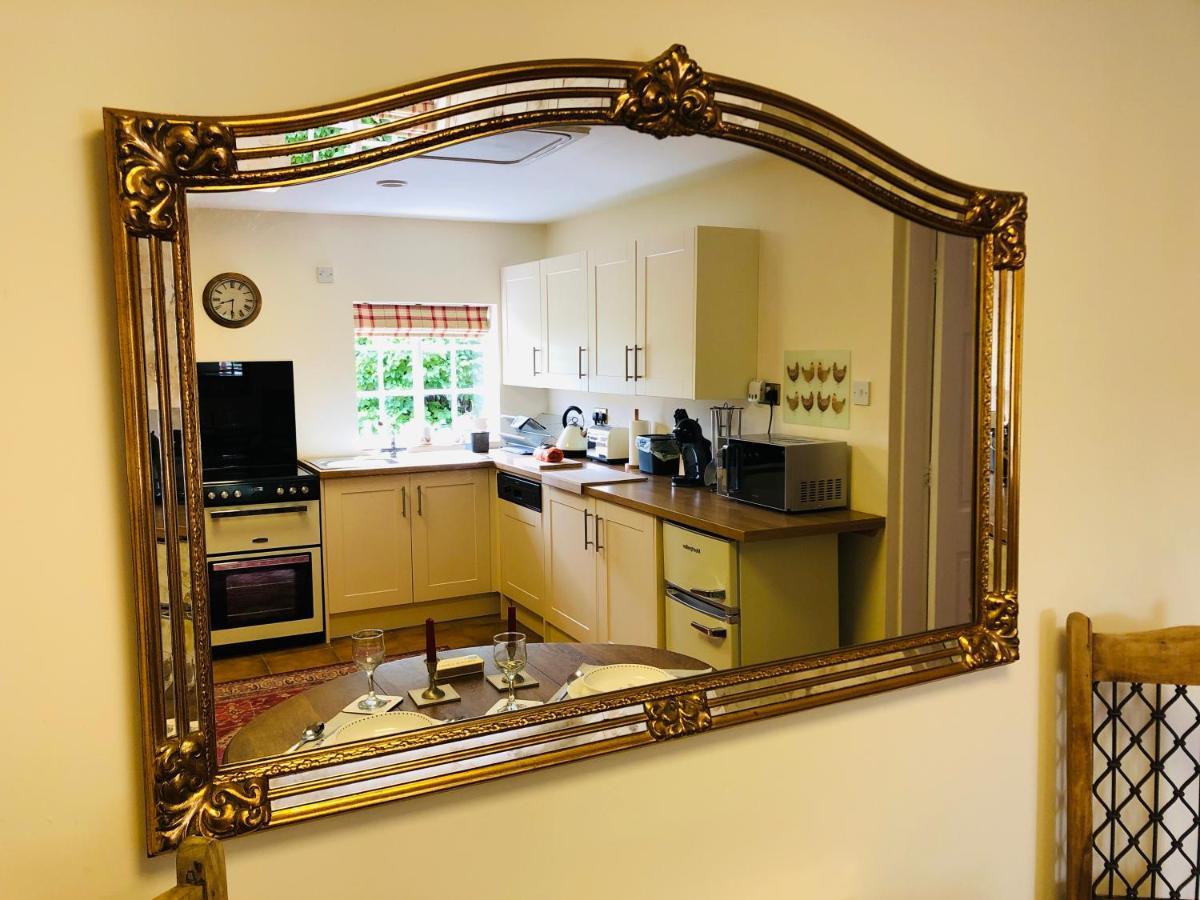 Charming Hen Cottage Countryside Retreat Lincoln Newball Extérieur photo