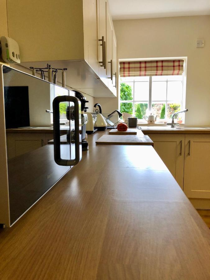 Charming Hen Cottage Countryside Retreat Lincoln Newball Extérieur photo