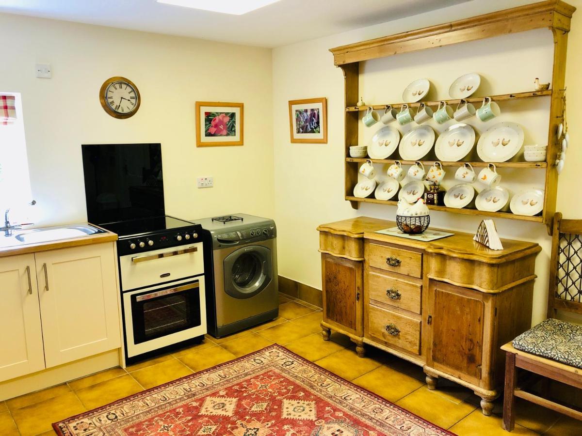 Charming Hen Cottage Countryside Retreat Lincoln Newball Extérieur photo