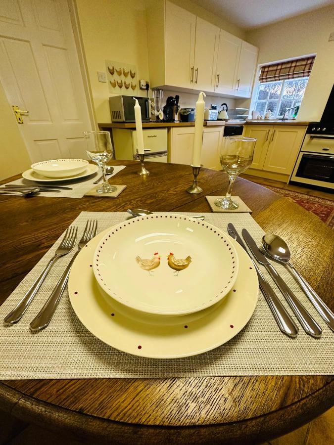 Charming Hen Cottage Countryside Retreat Lincoln Newball Extérieur photo