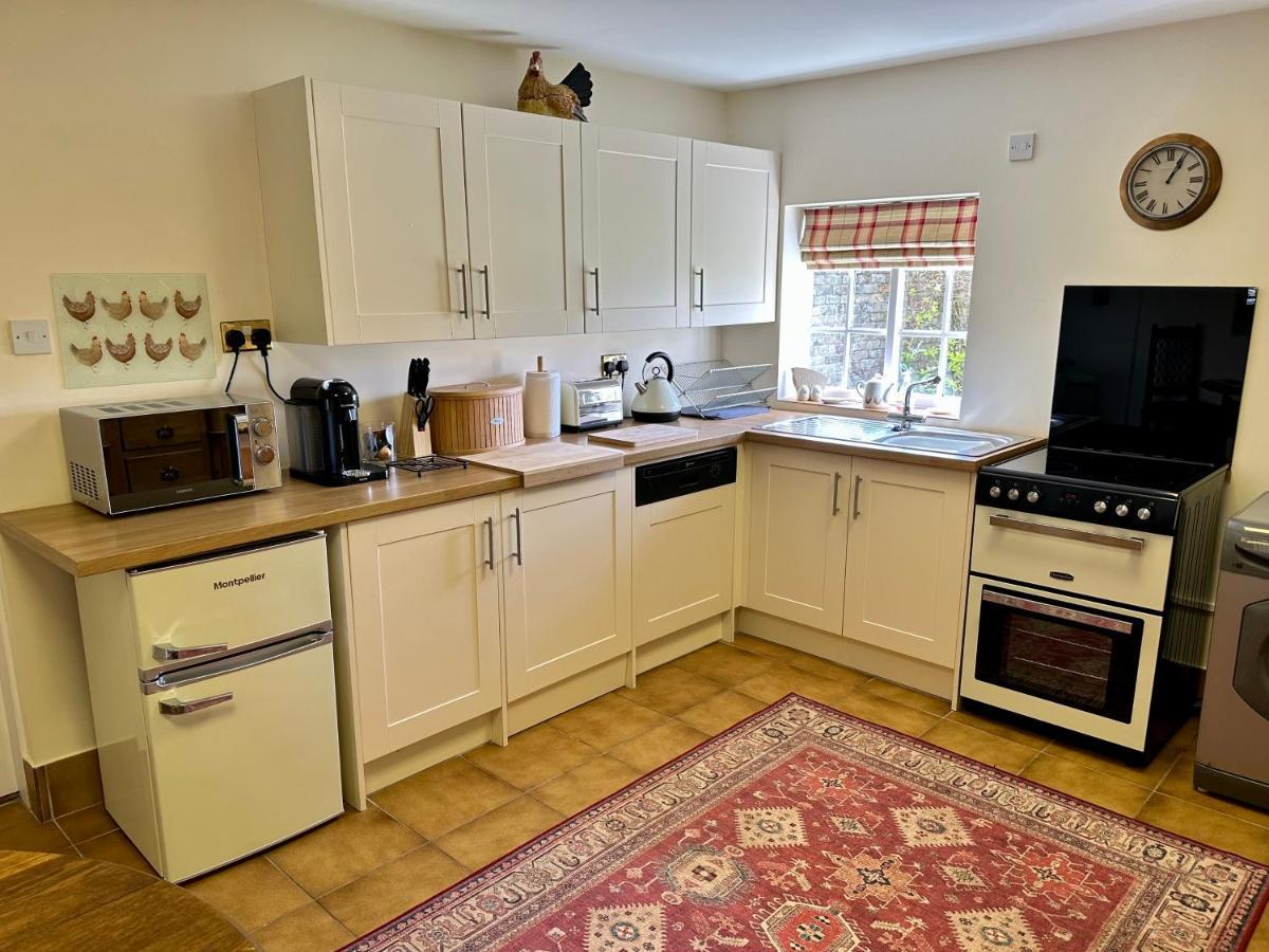 Charming Hen Cottage Countryside Retreat Lincoln Newball Extérieur photo