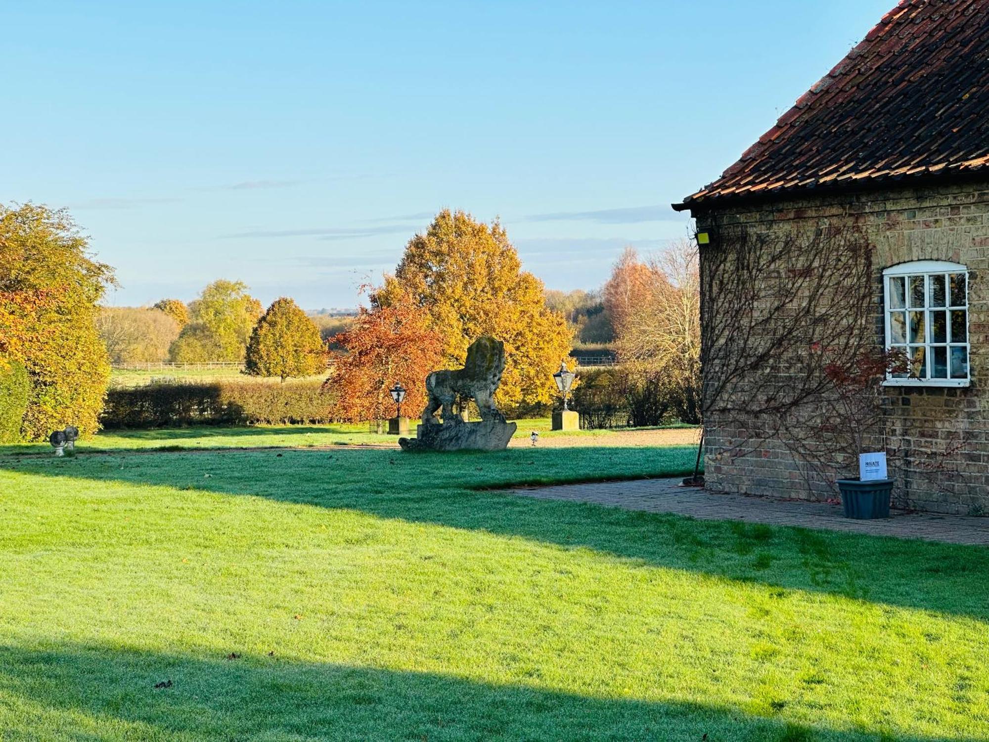 Charming Hen Cottage Countryside Retreat Lincoln Newball Extérieur photo