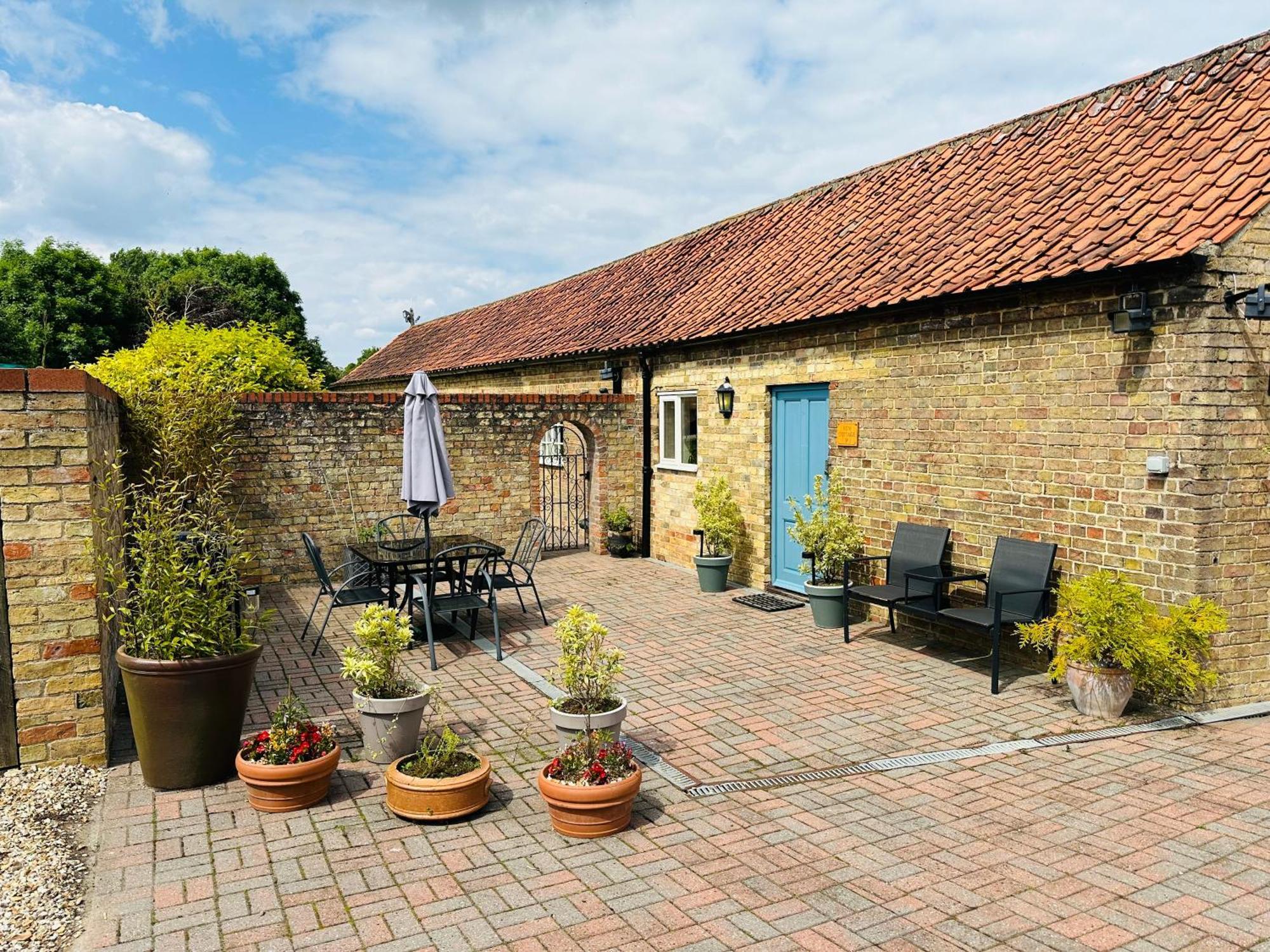 Charming Hen Cottage Countryside Retreat Lincoln Newball Extérieur photo