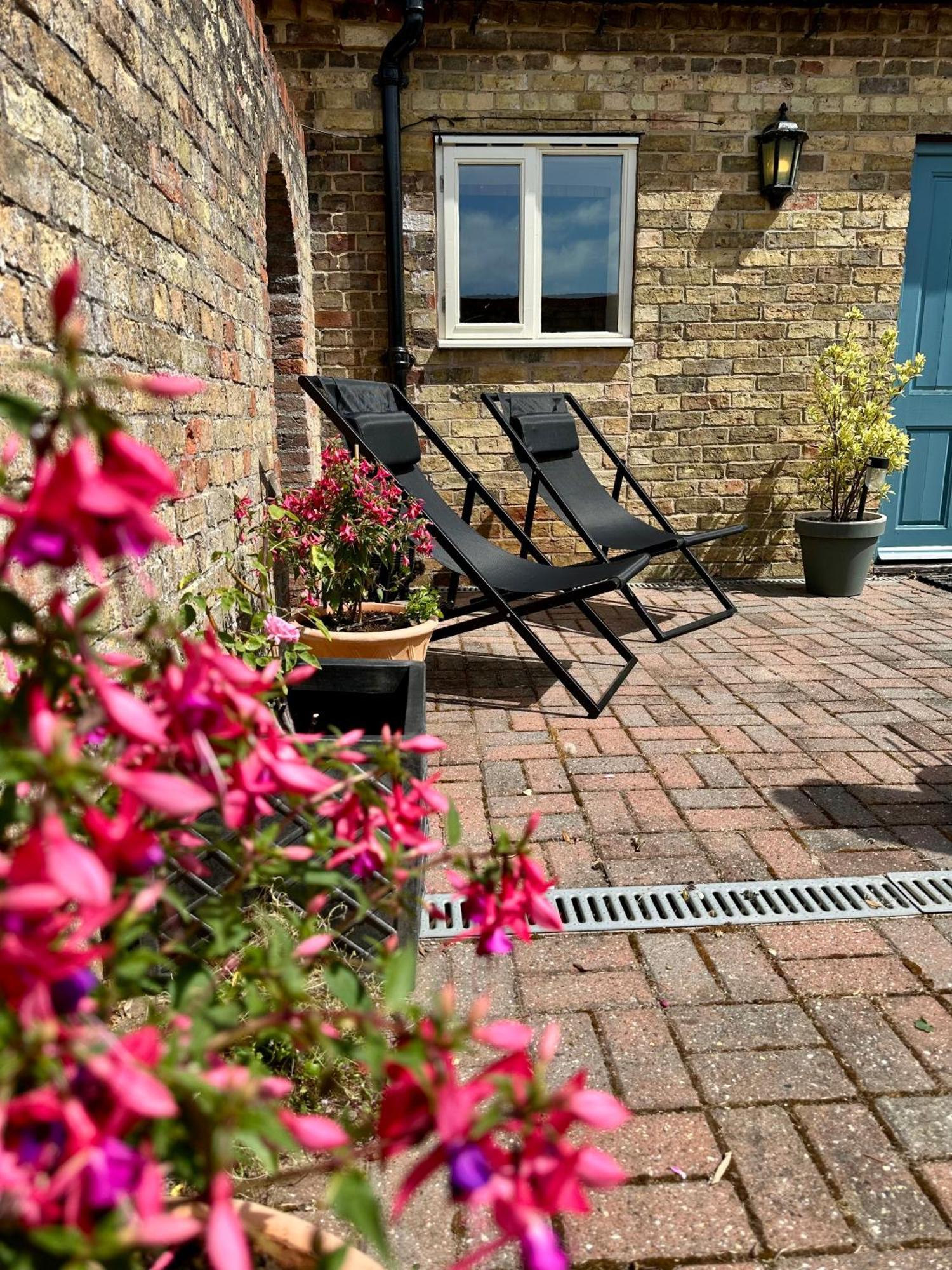 Charming Hen Cottage Countryside Retreat Lincoln Newball Extérieur photo